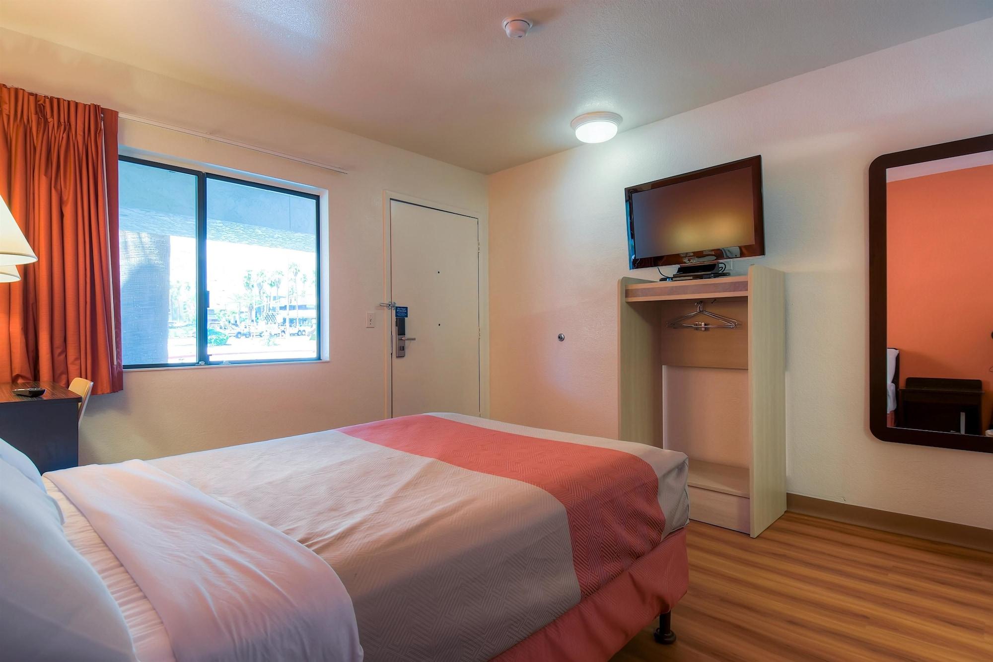 Motel 6-Palm Springs, Ca - Downtown Exteriér fotografie